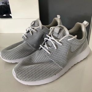 Nike Roshe women’s shoes